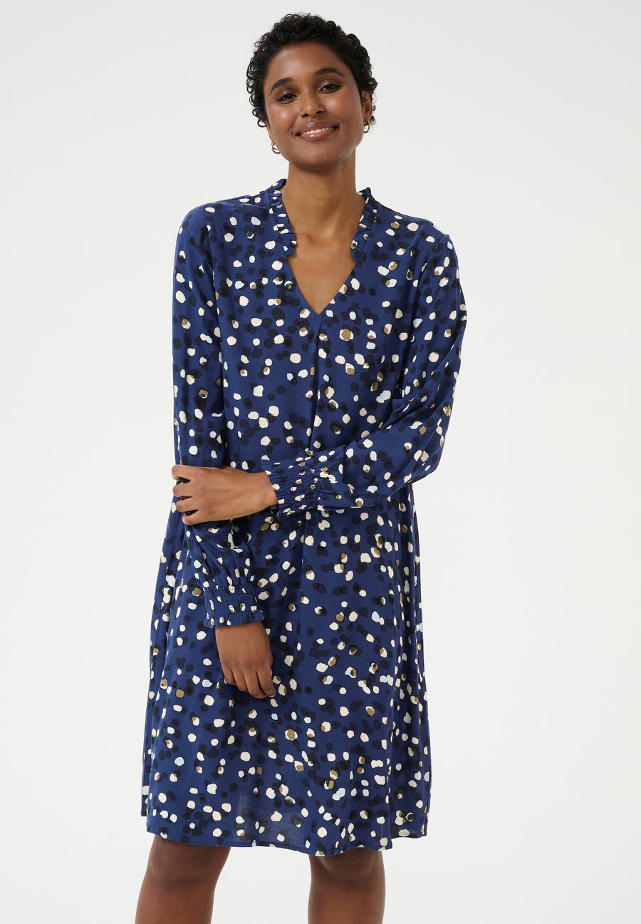 Платье Culture CUBRANDY ANDREA , Dress Blues Dot/Dark Blue
Платье Culture CUBRANDY ANDREA , Dress Blues Dot/Dark Blue