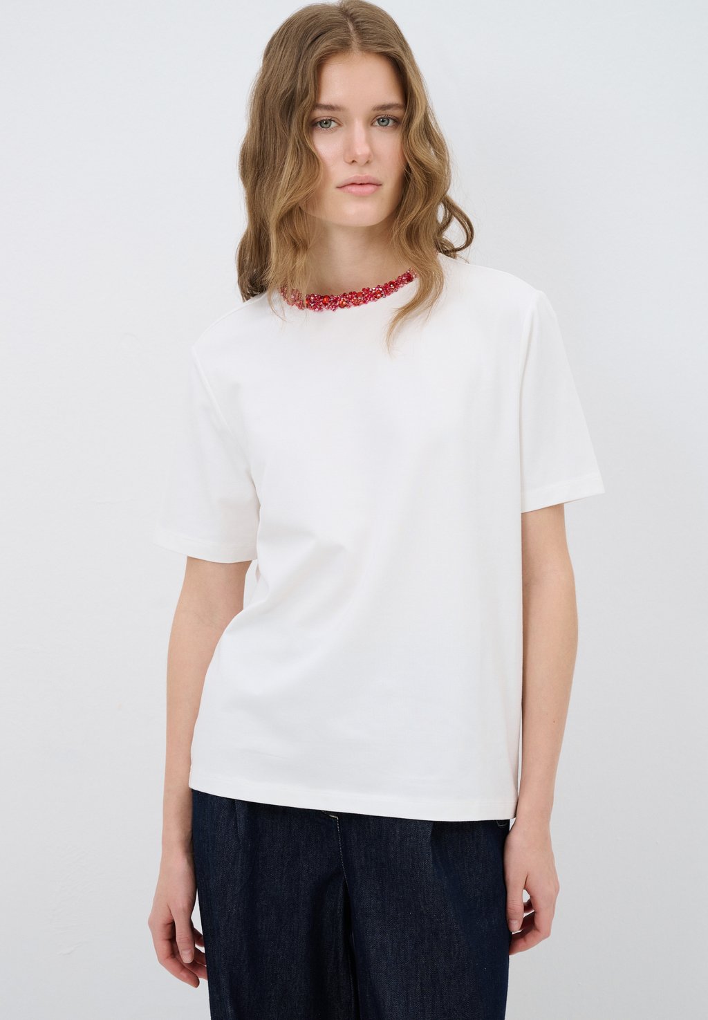 Базовая футболка EMBELLISHED adL, белый
Базовая футболка EMBELLISHED adL, белый