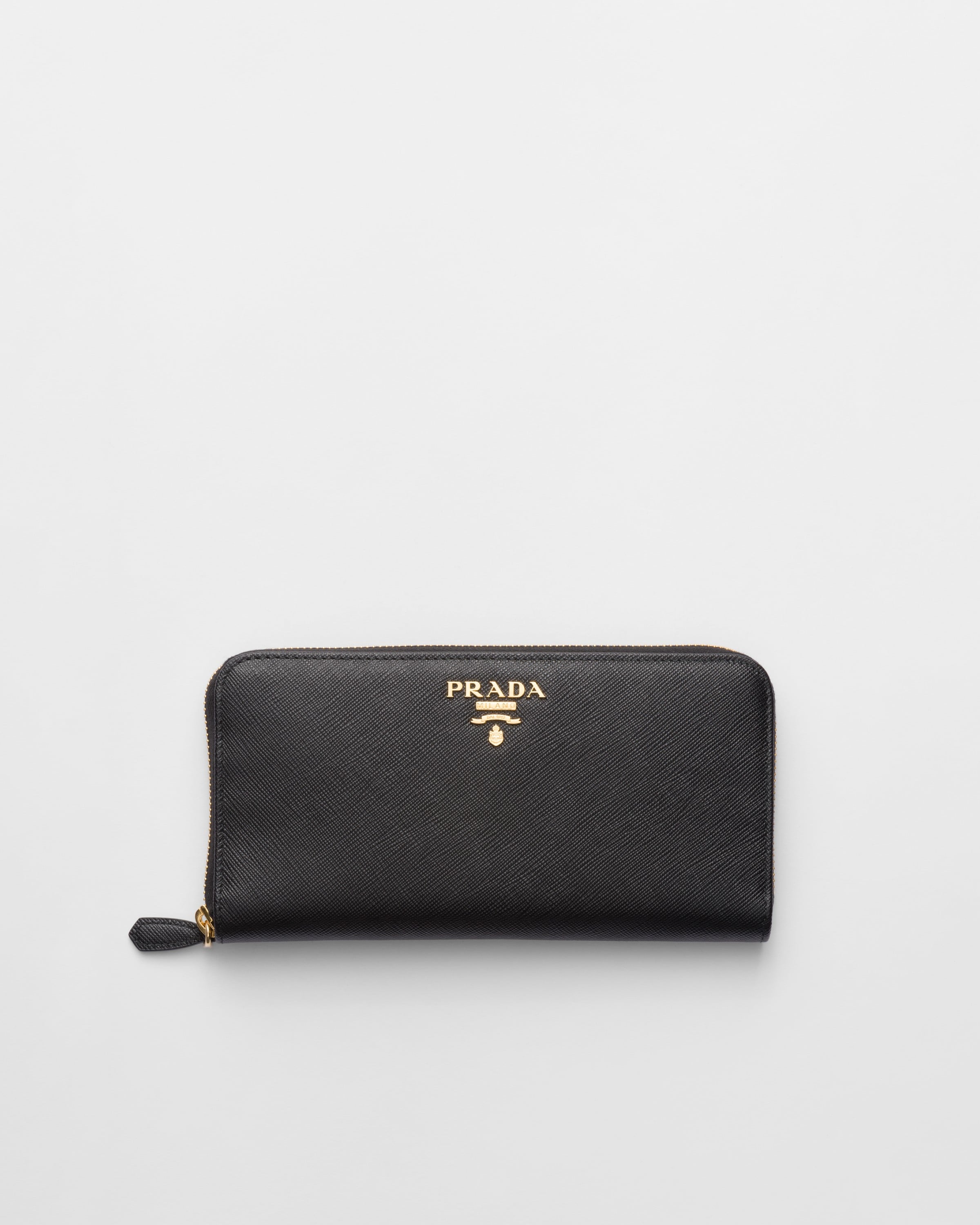 Большой кошелек из сафьяновой кожи Prada, черный
Большой кошелек из сафьяновой кожи Prada, черный