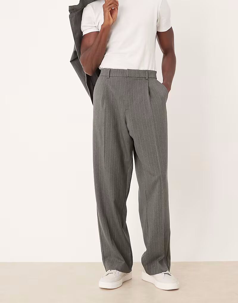 Элегантные брюки прямого кроя в тонкую полоску темно-серого цвета Asos Design
Элегантные брюки прямого кроя в тонкую полоску темно-серого цвета Asos Design