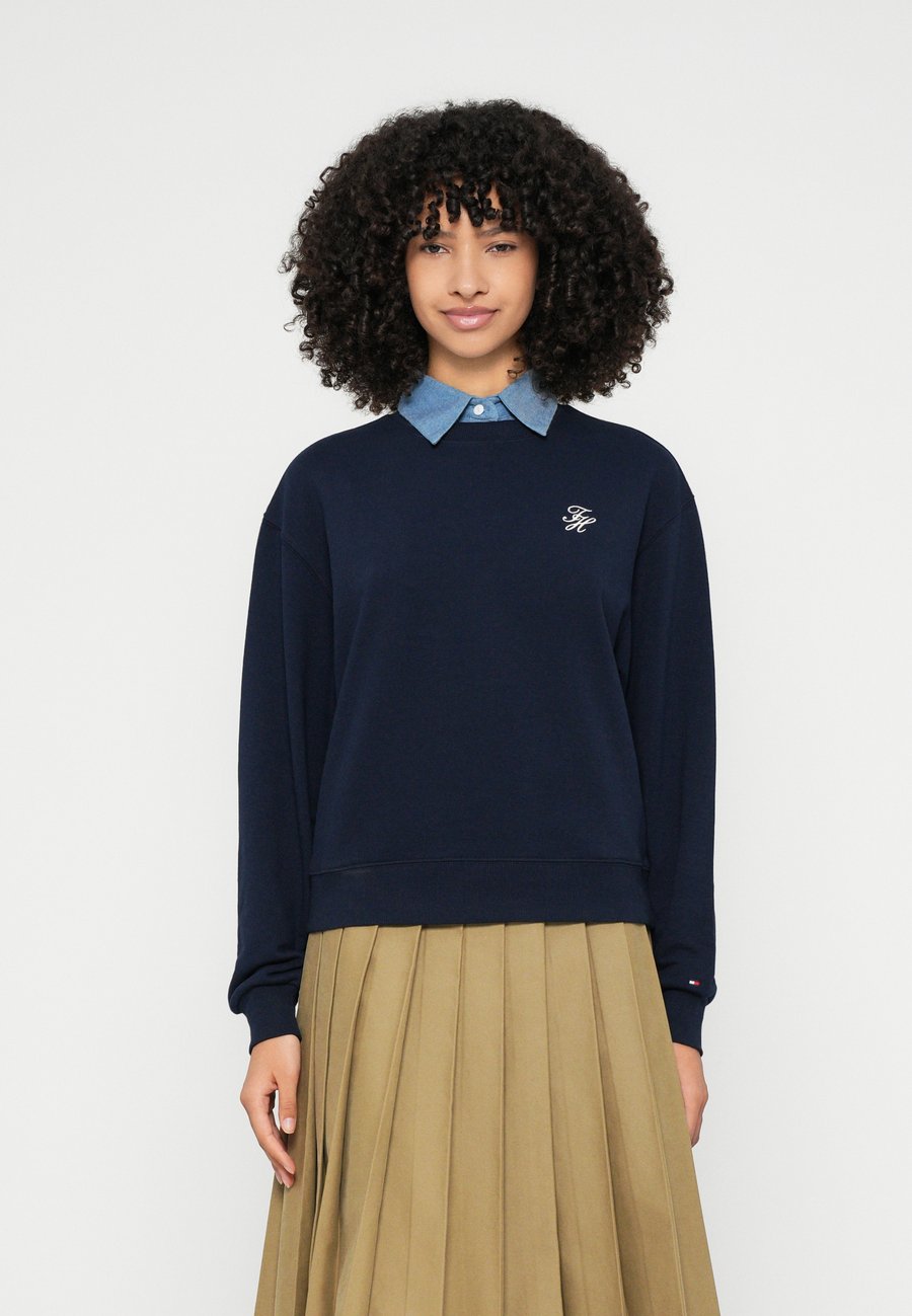 Толстовка Tommy Hilfiger SCRIPT, Dark Night Navy/Dark Blue
Толстовка Tommy Hilfiger SCRIPT, Dark Night Navy/Dark Blue