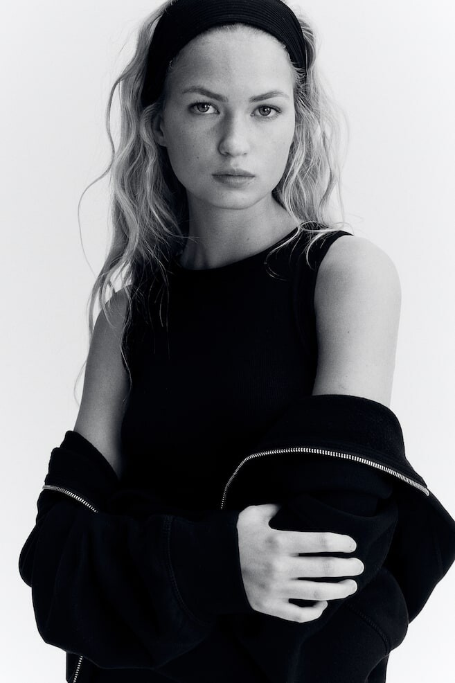 Толстовка оверсайз на молнии H&M, черный
Толстовка оверсайз на молнии H&M, черный