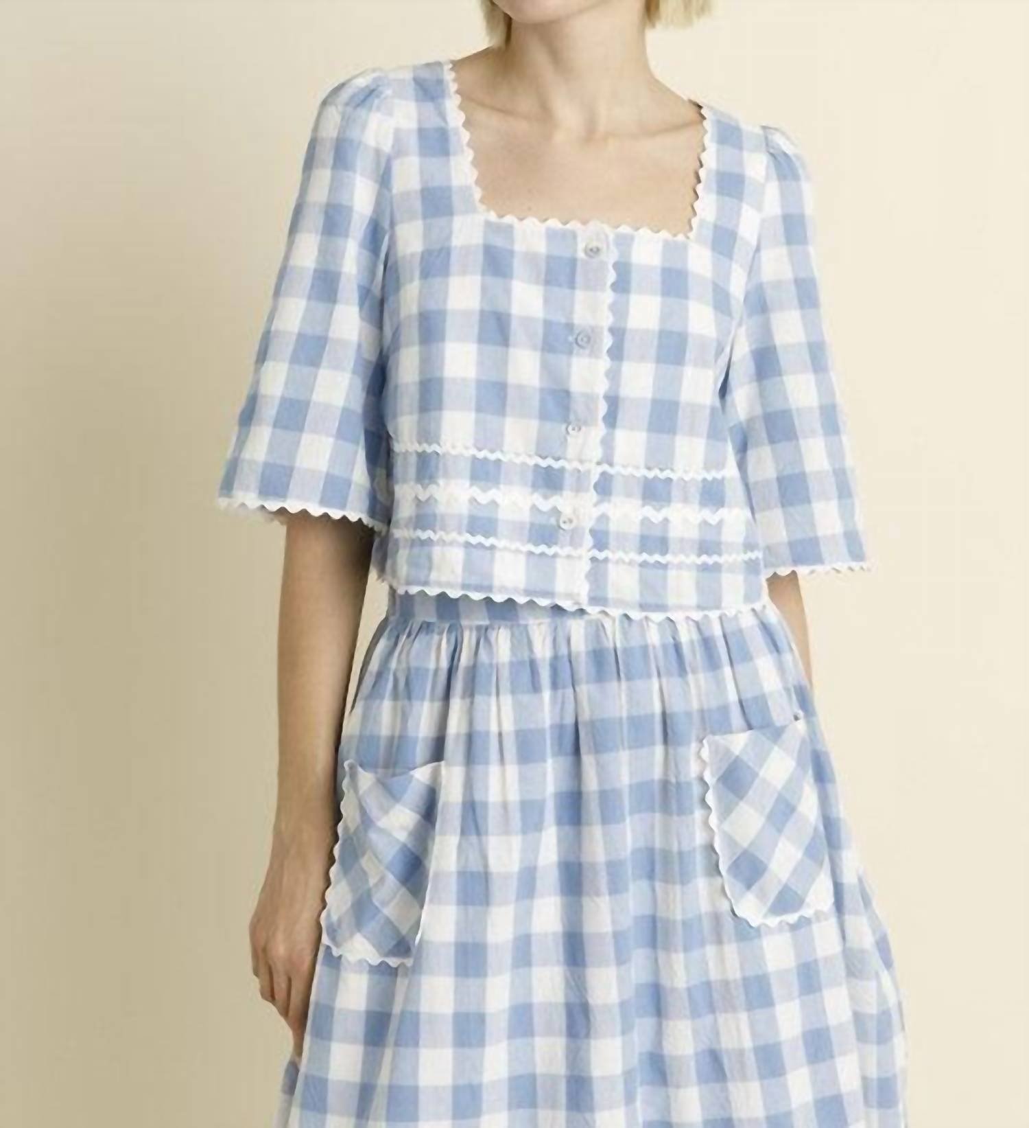 Голубая блузка с пуговицами в клетку Aureum
Голубая блузка с пуговицами в клетку Aureum