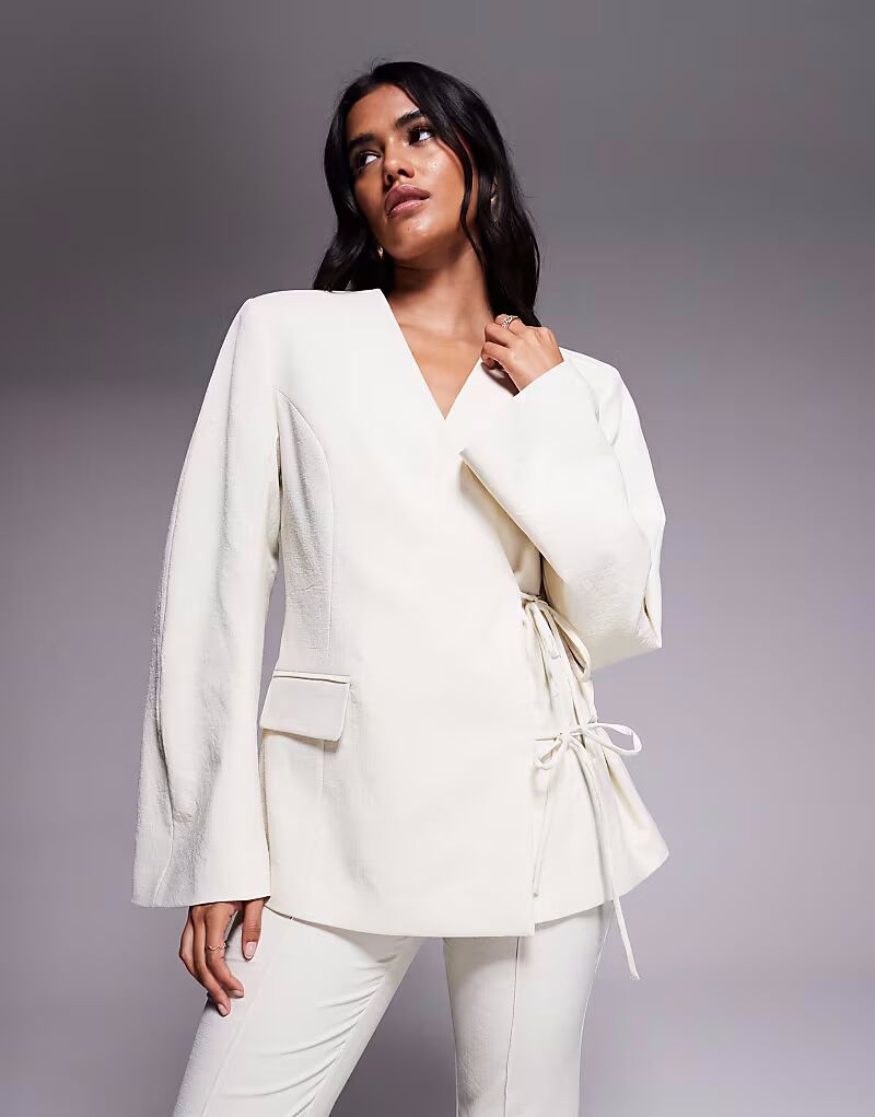 Блейзер с двумя завязками по бокам, цвет пахты Asos Design
Блейзер с двумя завязками по бокам, цвет пахты Asos Design