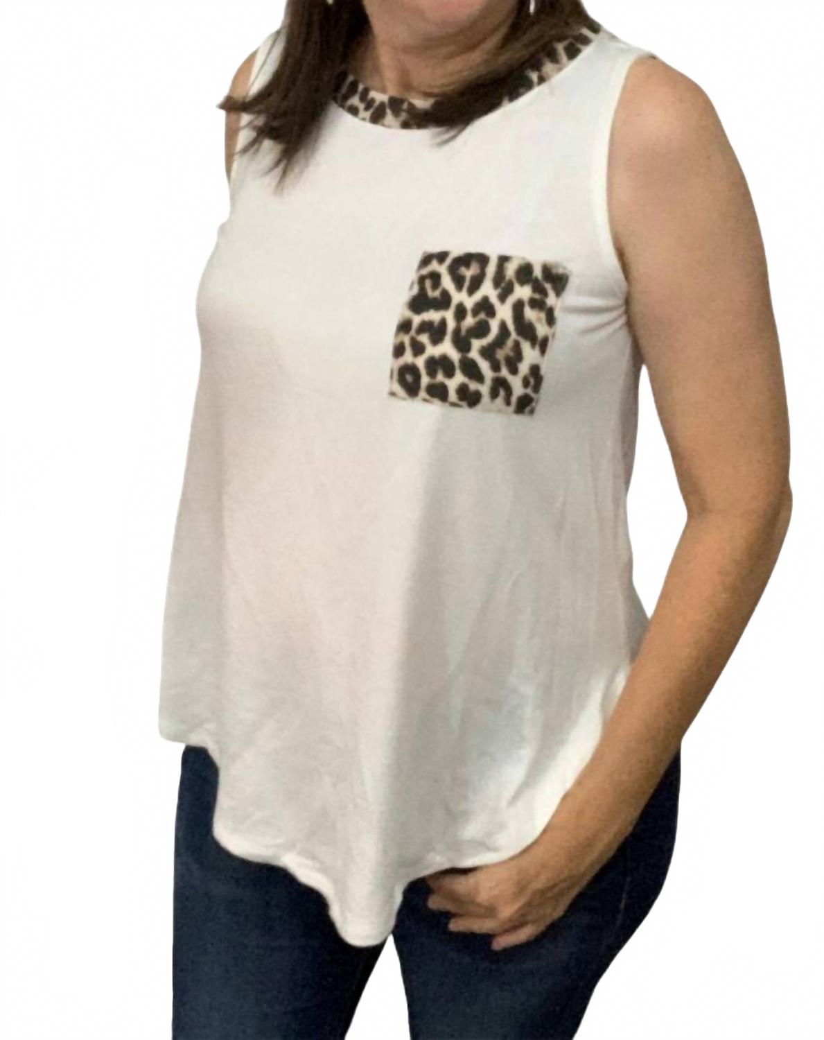 Топ без рукавов цвета слоновой кости Emerald Collection
Топ без рукавов цвета слоновой кости Emerald Collection