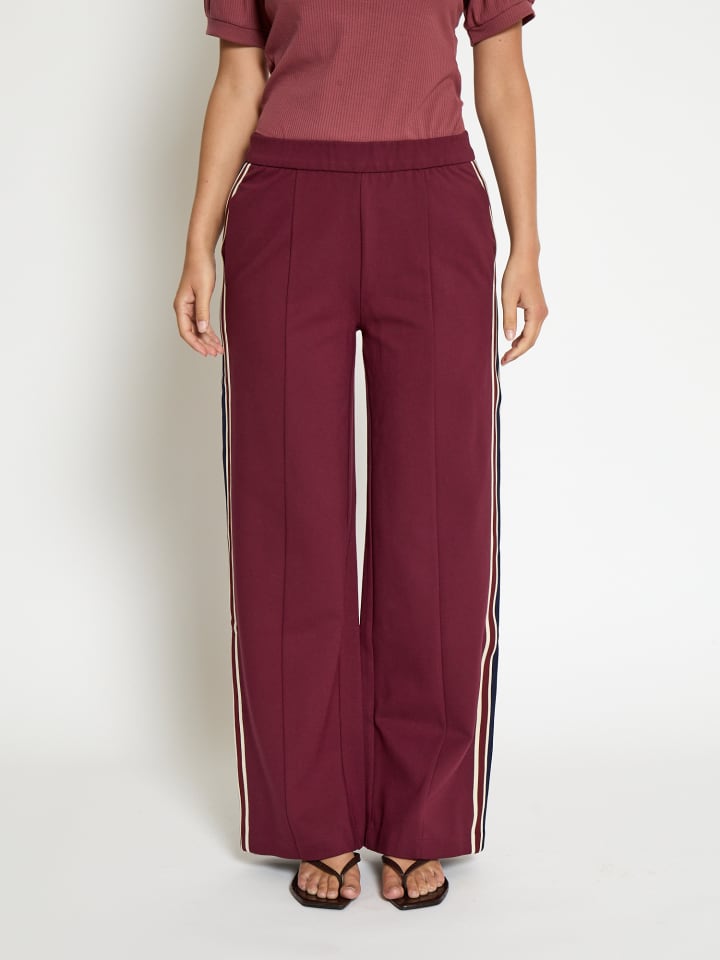 Брюки в Бордо minus
Брюки в Бордо minus