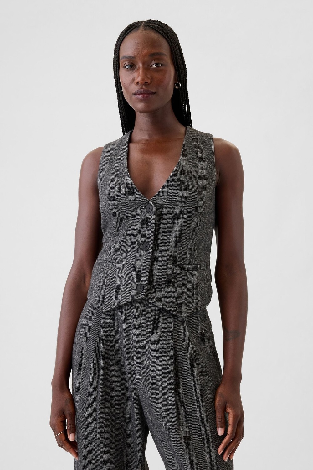 Укороченный жилет Gap, серый 
Укороченный жилет Gap, серый