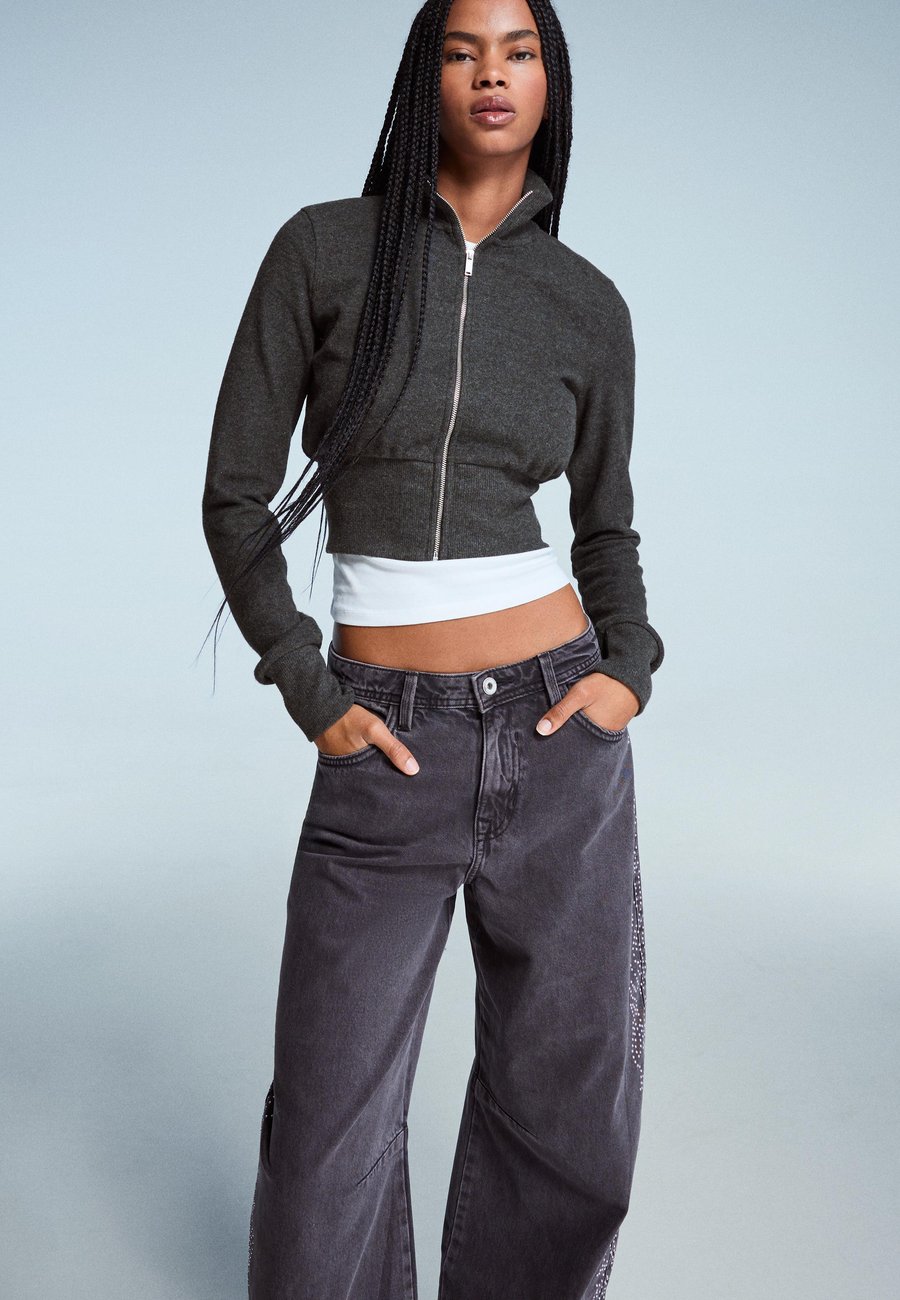 Толстовка Bershka Zip-up sweatshirt, Grey
Толстовка Bershka Zip-up sweatshirt, Grey