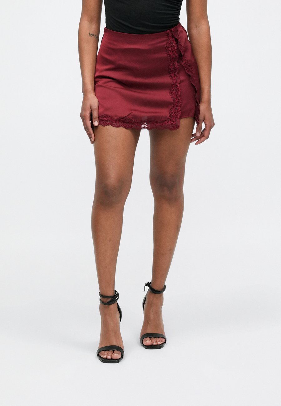 Юбка Even&Odd Mini skirt, Cabernet/Dark Red
Юбка Even&Odd Mini skirt, Cabernet/Dark Red