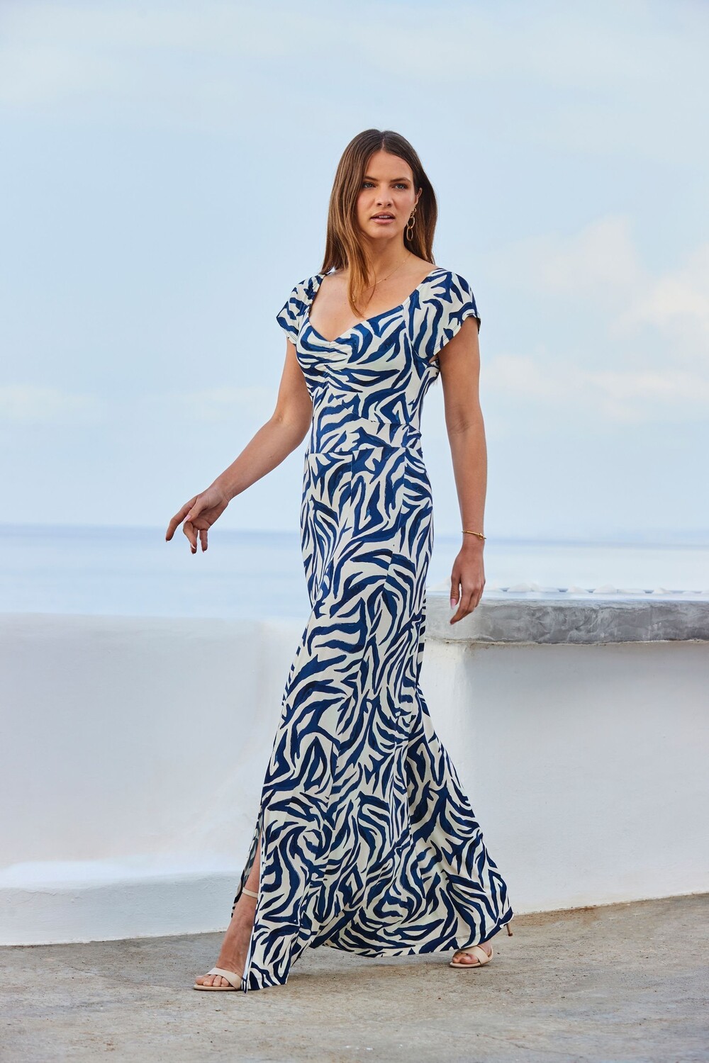 Платье с присборенными деталями, облегающее и расклешенное Sosandar, синий
Платье с присборенными деталями, облегающее и расклешенное Sosandar, синий