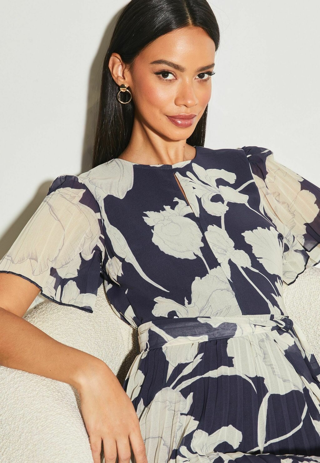 REGULAR FIT Short Flutter Sleeve Pleated Mini Lipsy, Повседневное платье темно-синий с цветочным принтом
REGULAR FIT Short Flutter Sleeve Pleated Mini Lipsy, Повседневное платье темно-синий с цветочным принтом