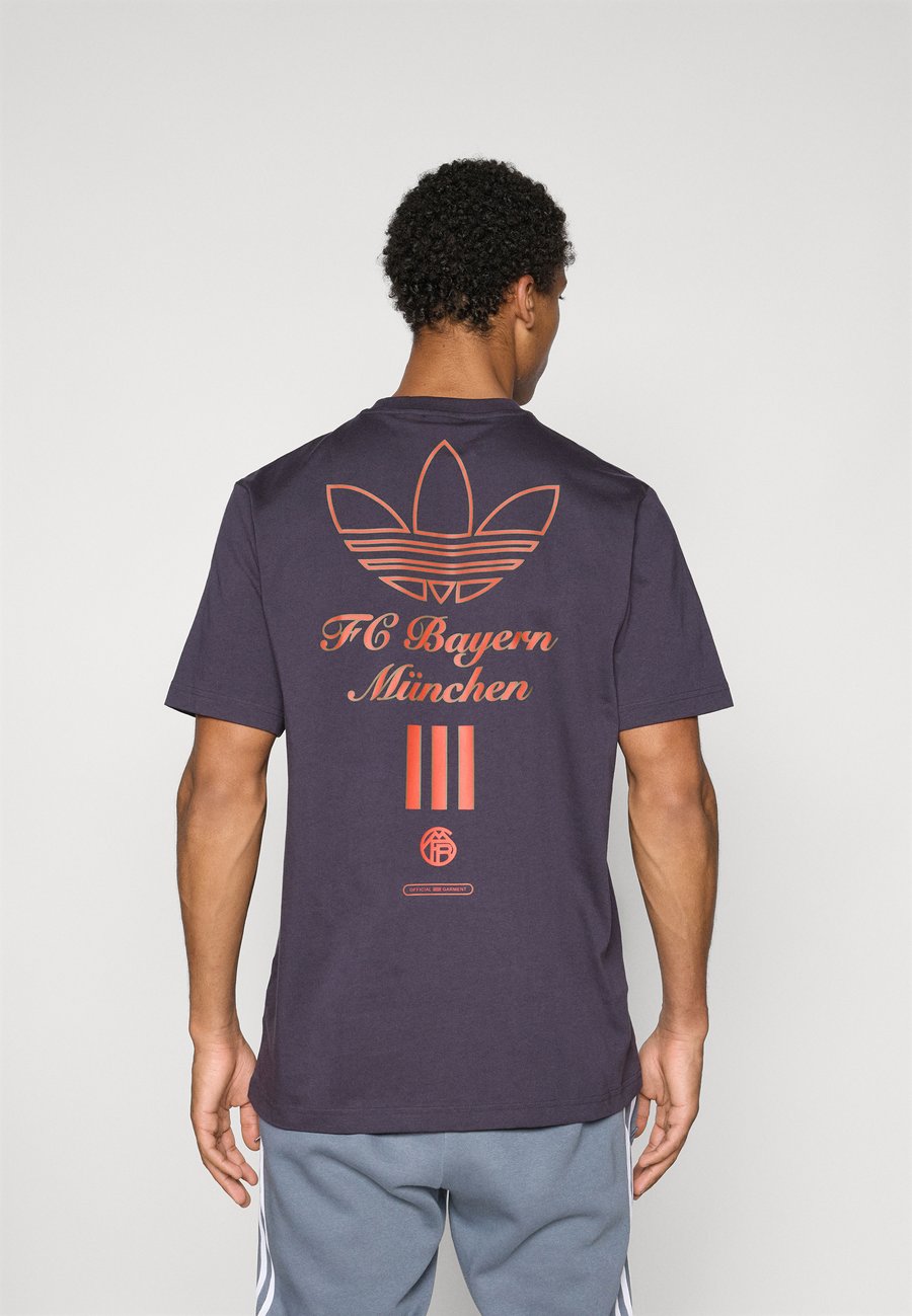 Футболка Adidas Originals FC BAYERN MUNICH ICON GRAPHIC T-SHIRT, Aurora Black/Black, Черный, Футболка Adidas Originals FC BAYERN MUNICH ICON GRAPHIC T-SHIRT, Aurora Black/Black
Футболка Adidas Originals FC BAYERN MUNICH ICON GRAPHIC T-SHIRT, Aurora Black/Black, Черный, Футболка Adidas Originals FC BAYERN MUNICH ICON GRAPHIC T-SHIRT, Aurora Black/Black