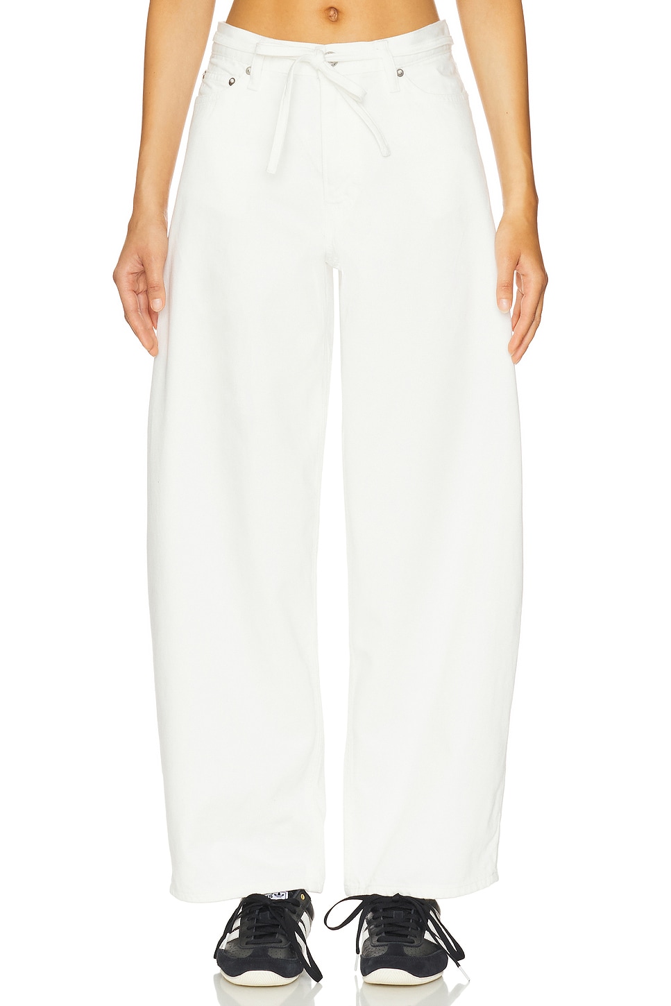 Джинсы с ремнем Saharper от Samsoe Samsoe, white rock
Джинсы с ремнем Saharper от Samsoe Samsoe, white rock