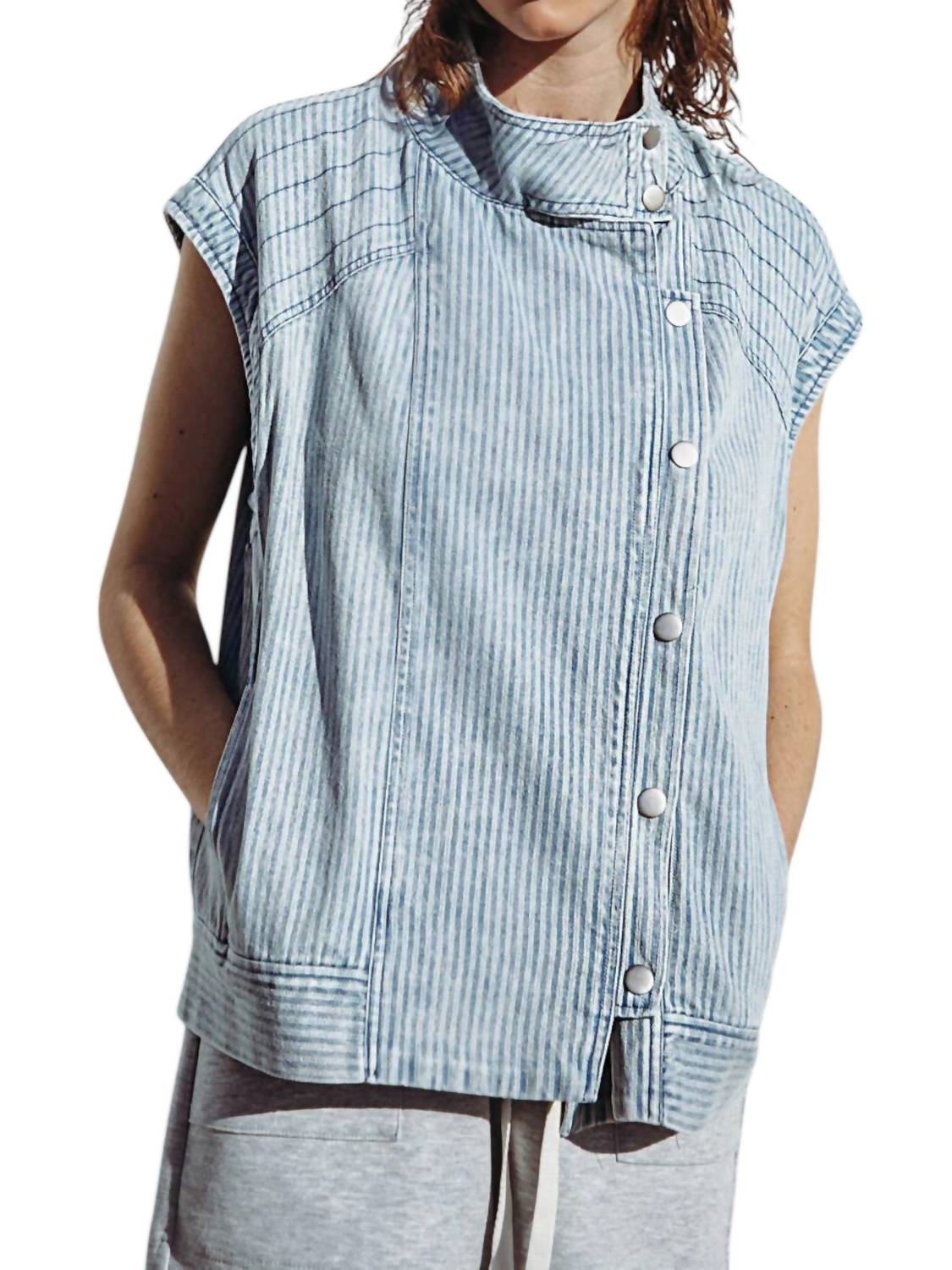 Легкий джинсовый жилет в полоску синего цвета FLYING TOMATO, Синий, Легкий джинсовый жилет в полоску синего цвета FLYING TOMATO
Легкий джинсовый жилет в полоску синего цвета FLYING TOMATO, Синий, Легкий джинсовый жилет в полоску синего цвета FLYING TOMATO