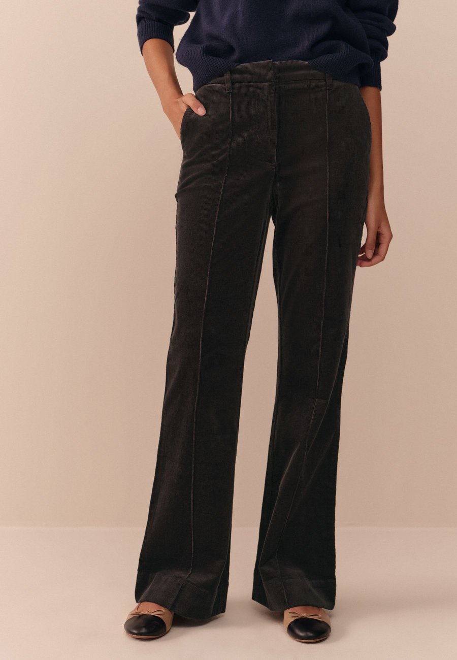 Брюки Next REGULAR FIT-PREMIUM, Chocolate Brown/Brown
Брюки Next REGULAR FIT-PREMIUM, Chocolate Brown/Brown