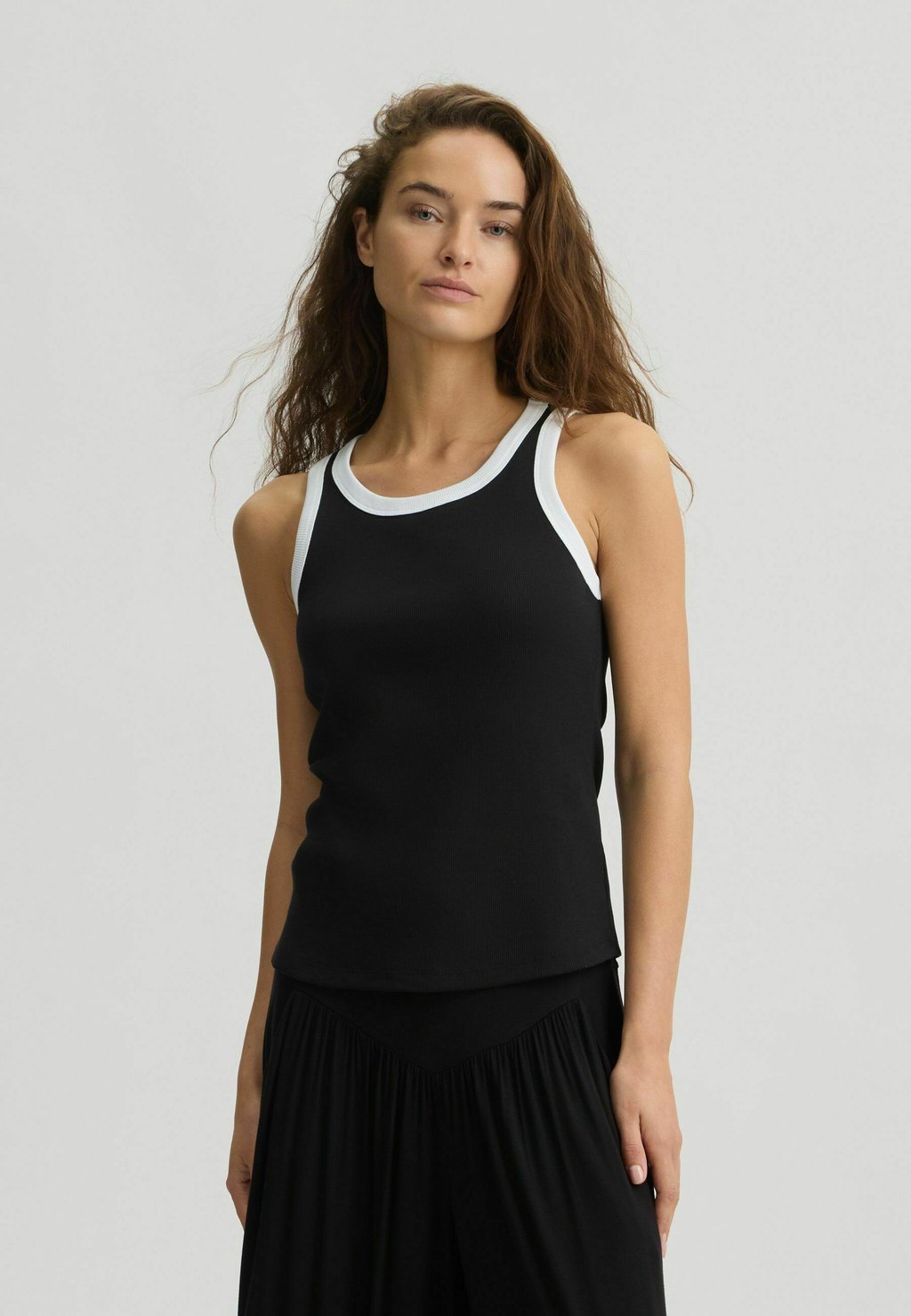 Топ LIU JO, черный
Топ LIU JO, черный