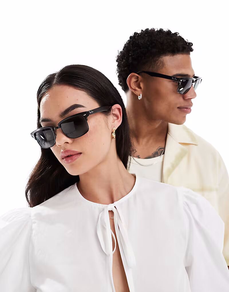 Солнцезащитные очки Clubmaster черного цвета Ray-Ban
Солнцезащитные очки Clubmaster черного цвета Ray-Ban