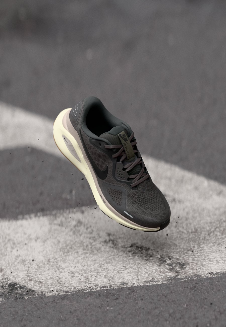 Кроссовки Nike Performance STRUCTURE 26, Med Ash/Black/College Grey/Coconut Milk/Med Brown/Grey
Кроссовки Nike Performance STRUCTURE 26, Med Ash/Black/College Grey/Coconut Milk/Med Brown/Grey