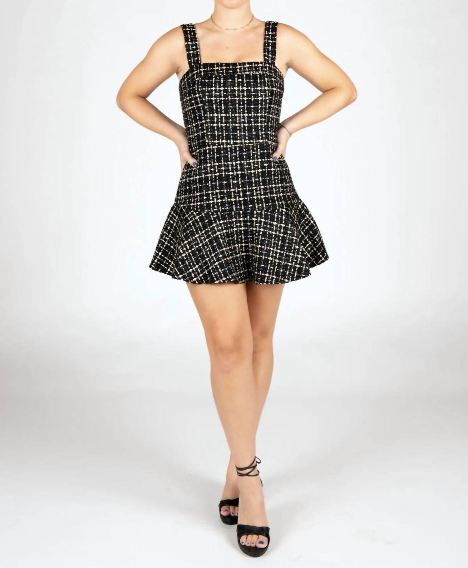 Платье Эмили из черного твида Sincerely Ours
Платье Эмили из черного твида Sincerely Ours