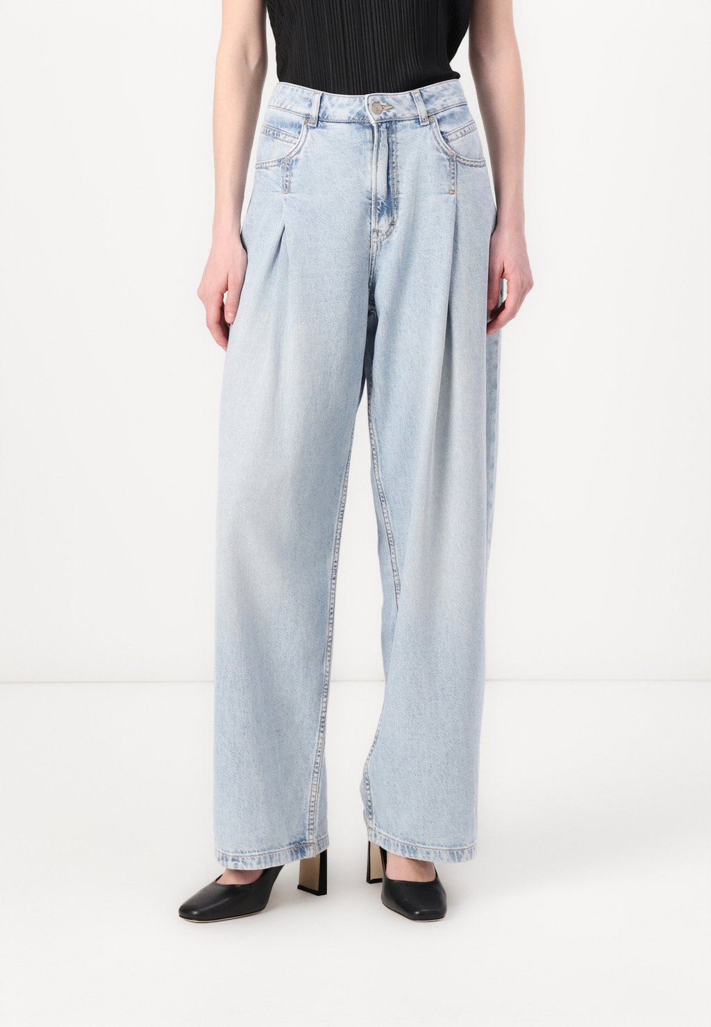 Джинсы свободного кроя SLOUCHY PLEAT BOSS, светло-голубой
Джинсы свободного кроя SLOUCHY PLEAT BOSS, светло-голубой