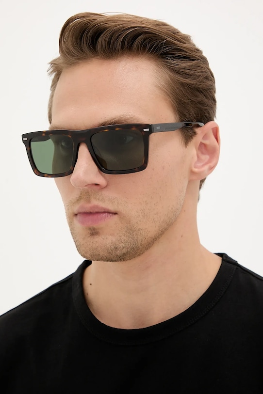 Солнцезащитные очки Boss, коричневый
Солнцезащитные очки Boss, коричневый