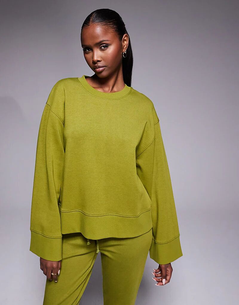 Свитшот свободного кроя с круглым вырезом ASOS DESIGN оливково-зеленого цвета
Свитшот свободного кроя с круглым вырезом ASOS DESIGN оливково-зеленого цвета