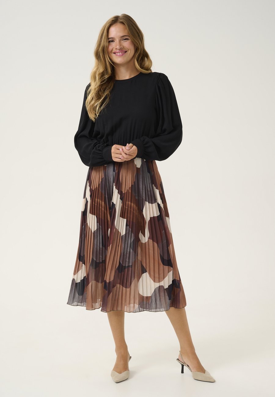 Платье Culture CUCARLY, Black Art/Black
Платье Culture CUCARLY, Black Art/Black