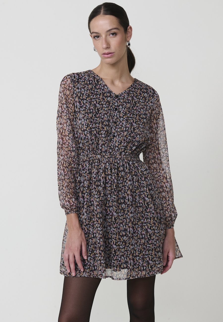 Платье Koroshi Shirt dress, Multicolor Multi Coloured/Multi-Coloured
Платье Koroshi Shirt dress, Multicolor Multi Coloured/Multi-Coloured