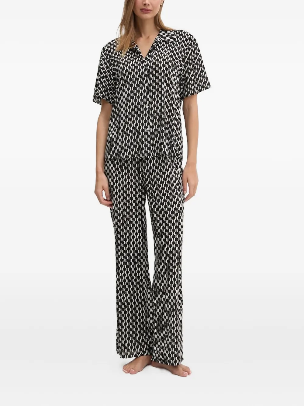 Брюки с геометрическим принтом KARL LAGERFELD, черный
Брюки с геометрическим принтом KARL LAGERFELD, черный