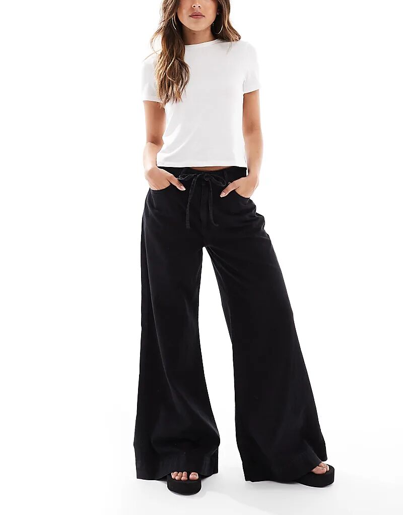 Джинсы палаццо ASOS DESIGN с поясом на талии черного цвета
Джинсы палаццо ASOS DESIGN с поясом на талии черного цвета