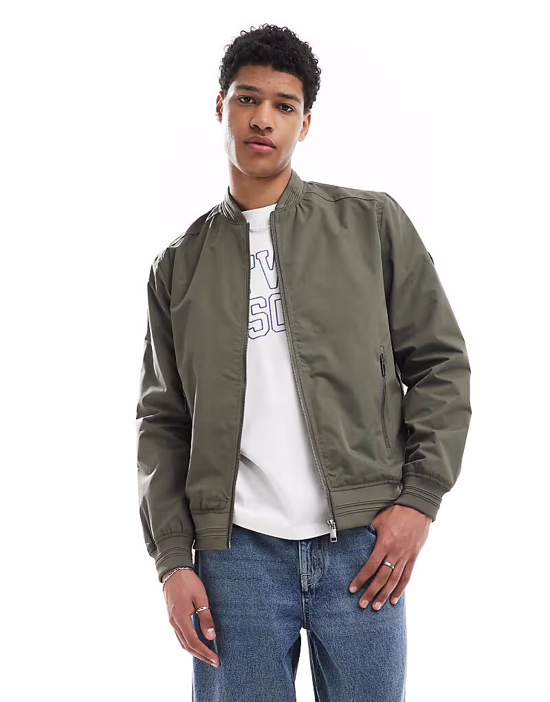 Изношенная классическая куртка-бомбер «predict» из непромокаемой ткани цвета хаки Threadbare
Изношенная классическая куртка-бомбер «predict» из непромокаемой ткани цвета хаки Threadbare