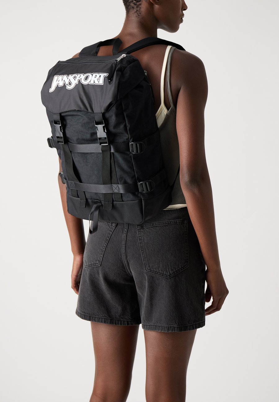 Рюкзак JanSport SKIP PACK UNISEX, Black
Рюкзак JanSport SKIP PACK UNISEX, Black
