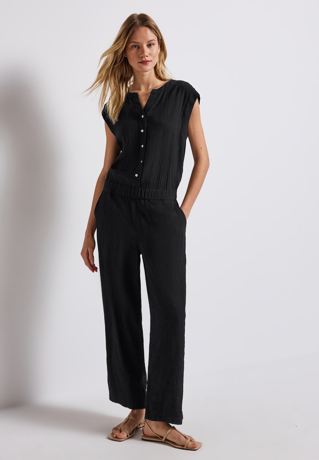 Комбинезон MIT STRUKTUR Street One, черный
Комбинезон MIT STRUKTUR Street One, черный