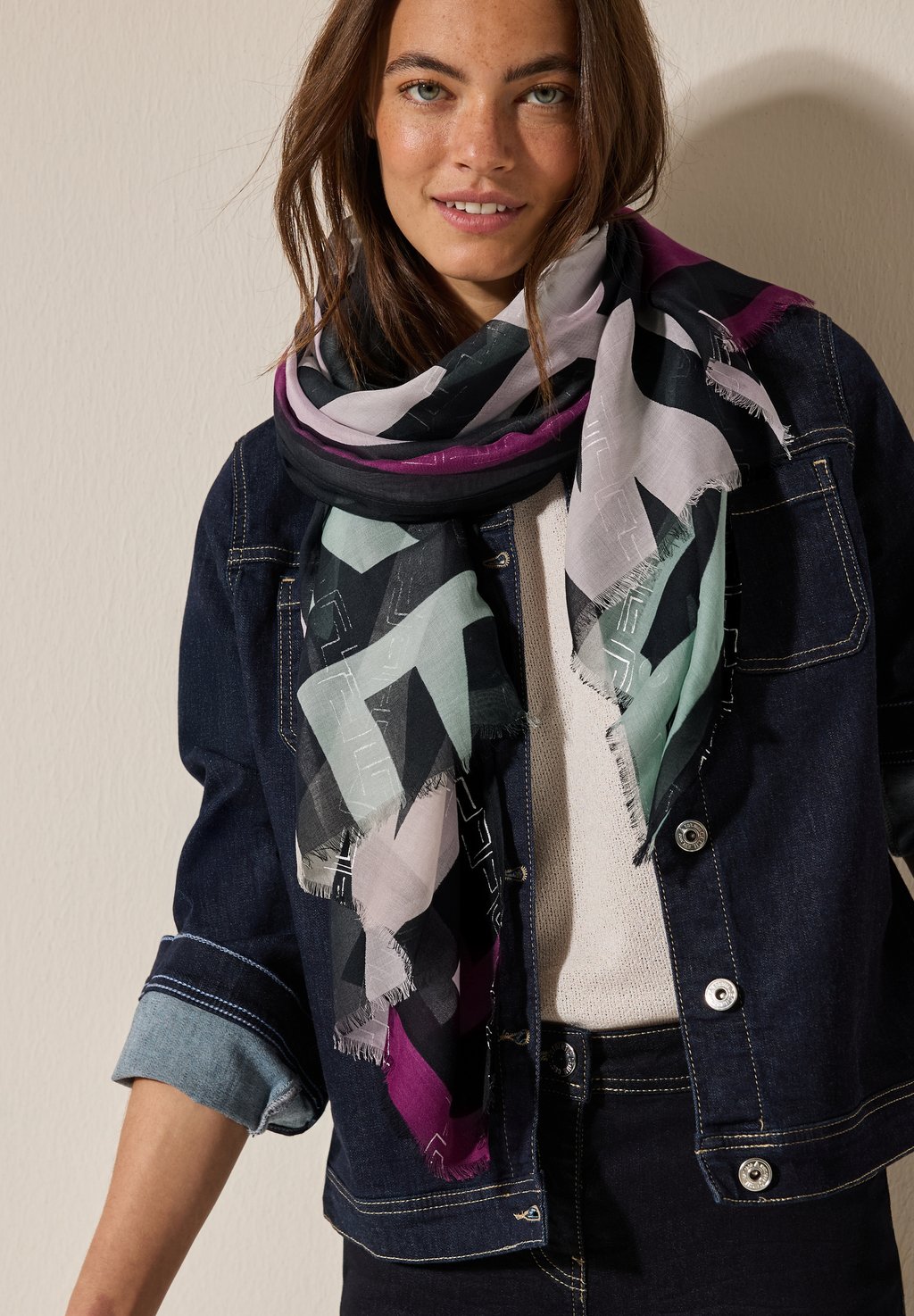 Шарф MIT FOLIENDETAILS Cecil, синий 
Шарф MIT FOLIENDETAILS Cecil, синий