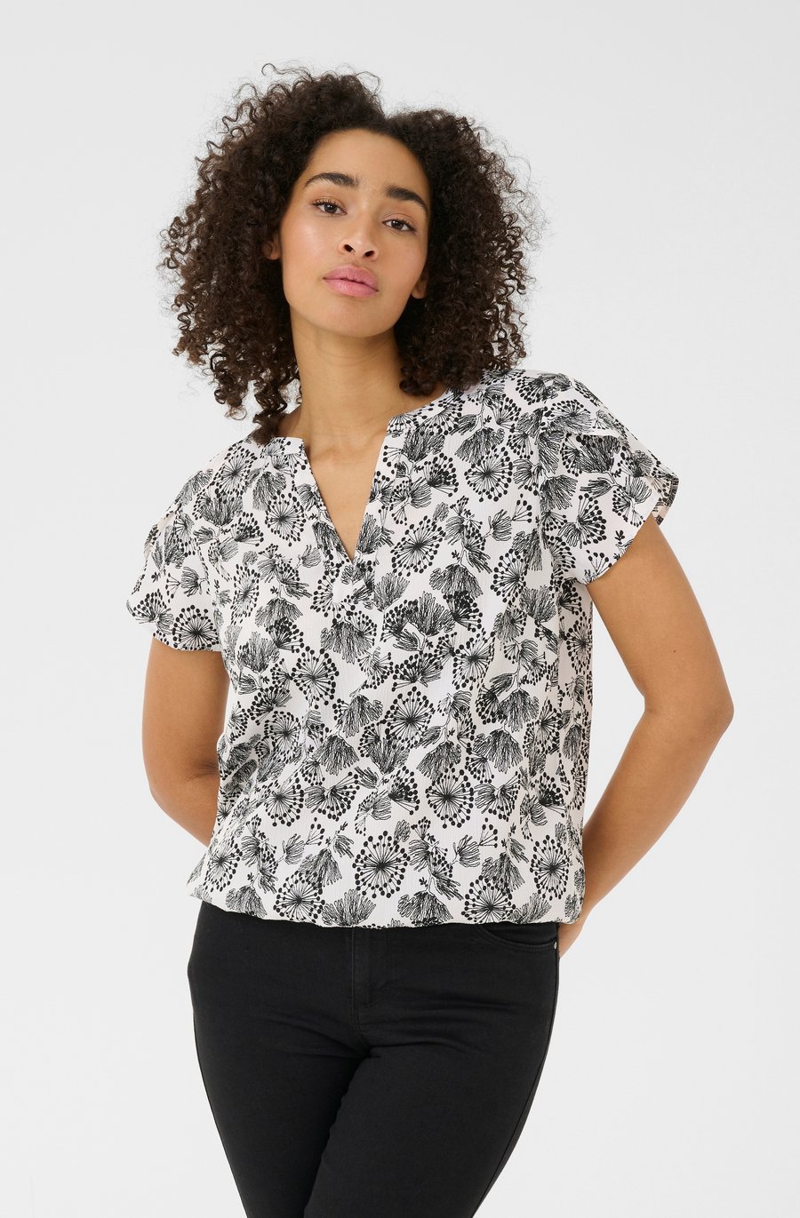 Блуза Kaffe KAHALEY PRINTED , Chalk W. Black Deep Aop/White
Блуза Kaffe KAHALEY PRINTED , Chalk W. Black Deep Aop/White