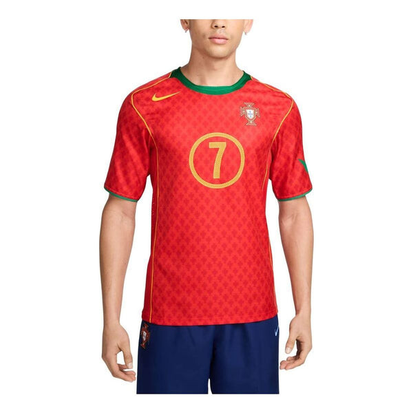 Спортивная футболка portugal 2004 reissue soccer replica jersey 'luis figo' Nike, красный
Спортивная футболка portugal 2004 reissue soccer replica jersey 'luis figo' Nike, красный