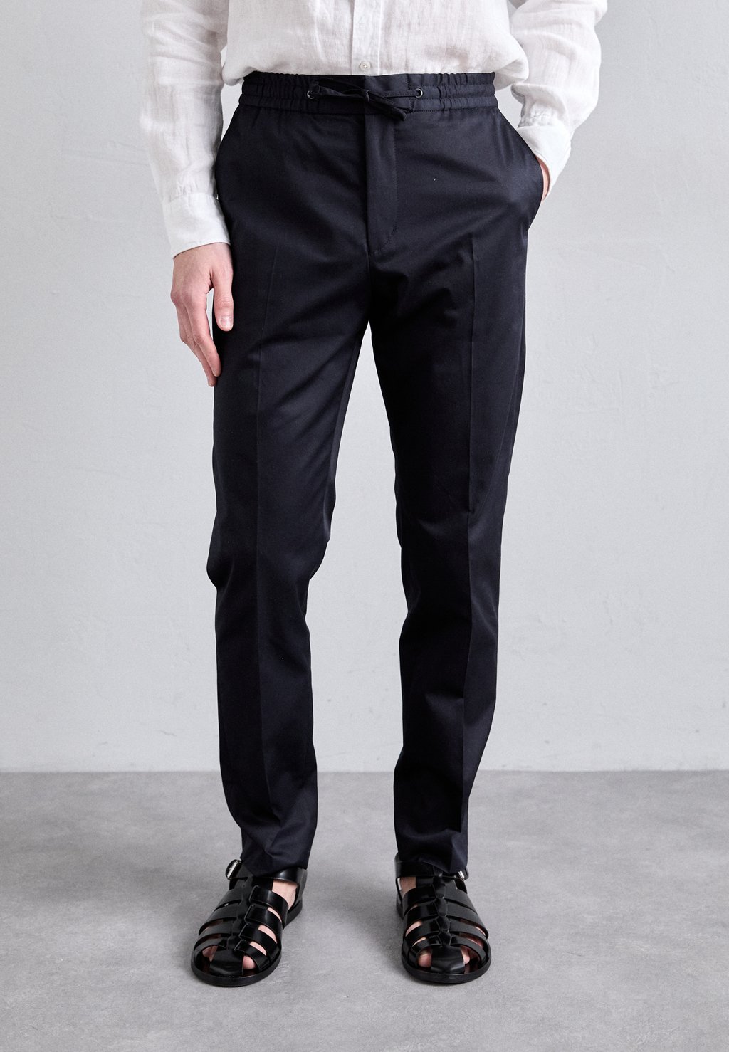 Чиносы TANNEN Tiger of Sweden, темно-синий
Чиносы TANNEN Tiger of Sweden, темно-синий