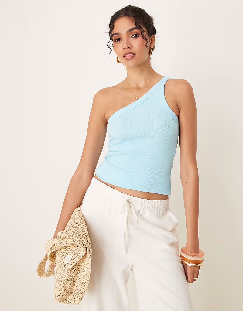 Асимметричная майка Abercrombie & Fitch с ребристым узором на одно плечо синего цвета
Асимметричная майка Abercrombie & Fitch с ребристым узором на одно плечо синего цвета