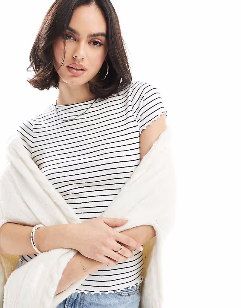 Футболка New Look в полоску, цвет белый
Футболка New Look в полоску, цвет белый