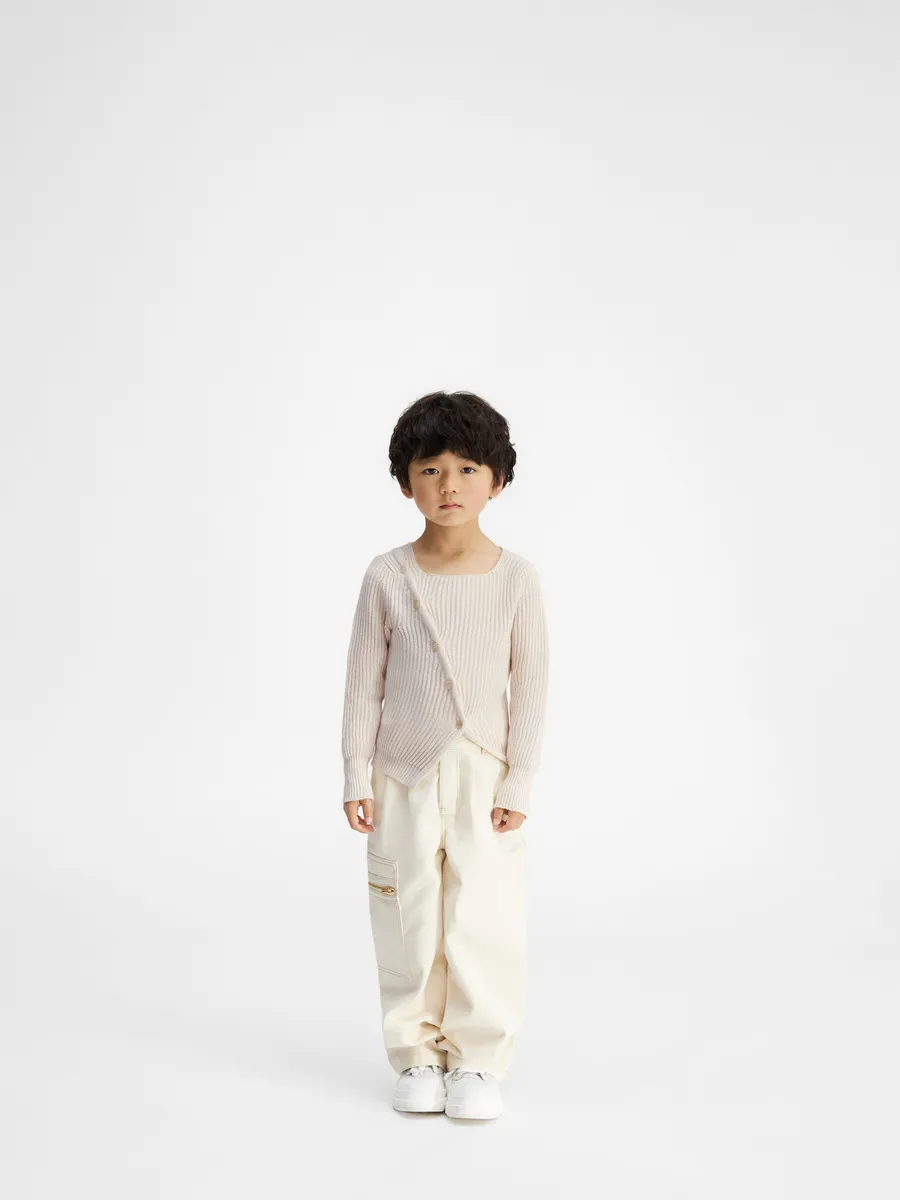 Асимметричный на пуговицах La Maille Pau для ребенка Jacquemus, белый
Асимметричный на пуговицах La Maille Pau для ребенка Jacquemus, белый