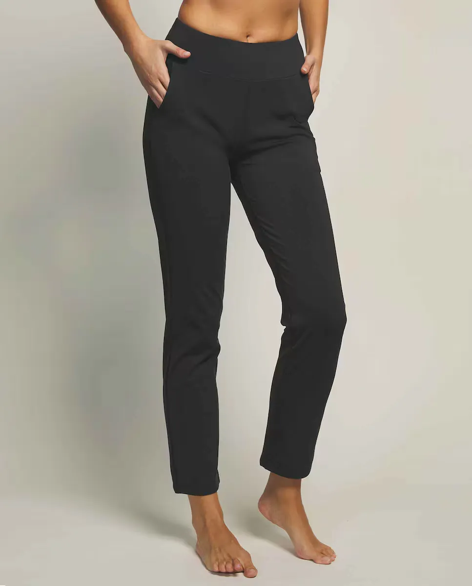 Женские спортивные брюки в стиле джоггер с карманами из коллекции Selmark Tech от Pilar Rubio, черный
Женские спортивные брюки в стиле джоггер с карманами из коллекции Selmark Tech от Pilar Rubio, черный