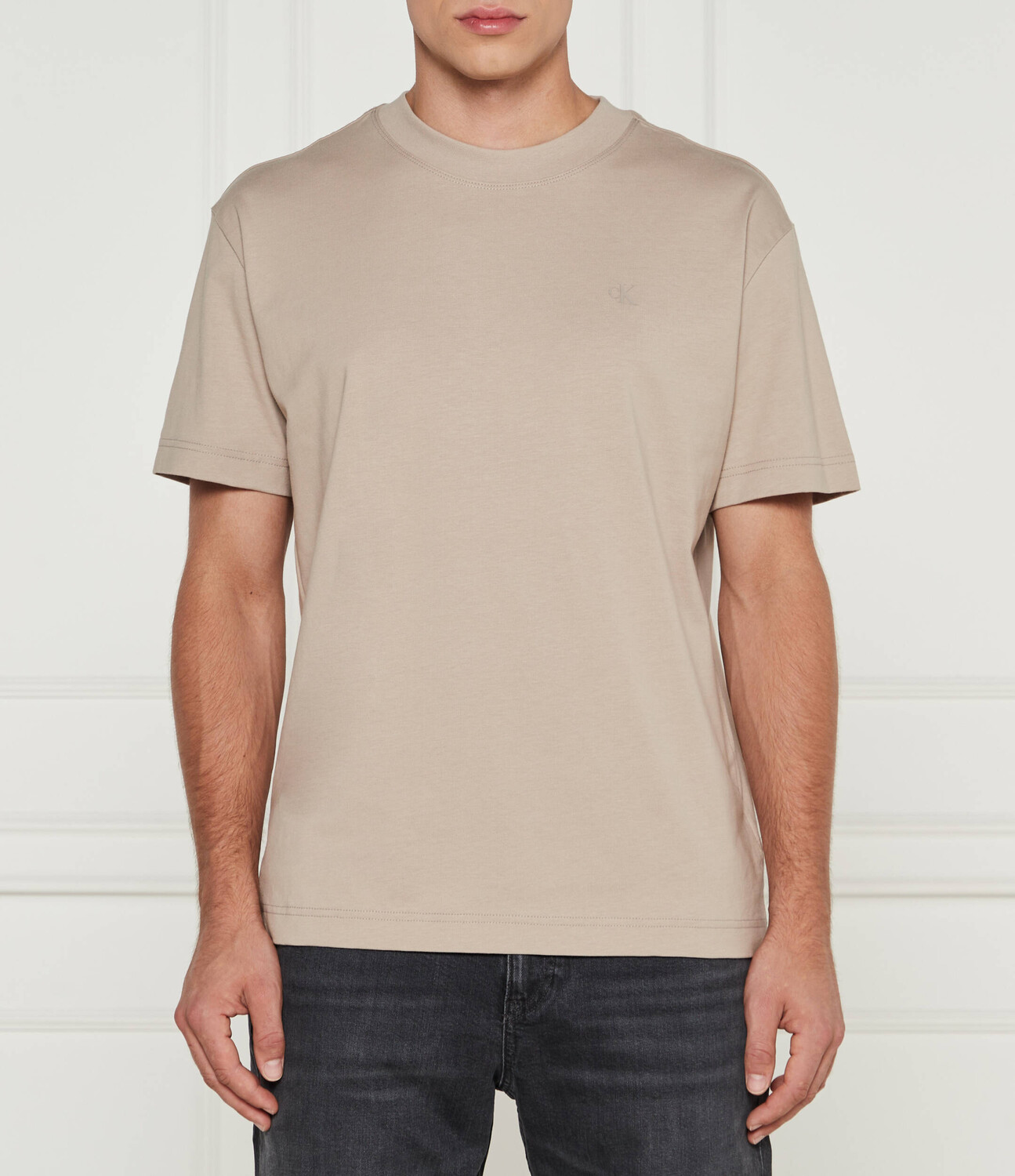 Футболка CALVIN KLEIN JEANS Regular Fit, бежевый 
Футболка CALVIN KLEIN JEANS Regular Fit, бежевый