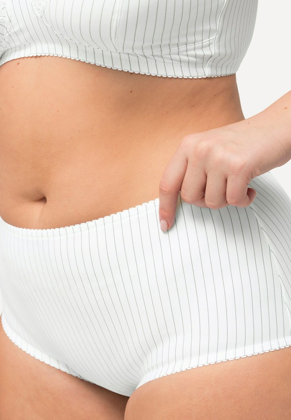 Трусы GROSSE GRÖSSEN 2ER-PACK NADELSTREIFEN HÖHER GESCHNITTEN Ulla Popken, белый
Трусы GROSSE GRÖSSEN 2ER-PACK NADELSTREIFEN HÖHER GESCHNITTEN Ulla Popken, белый