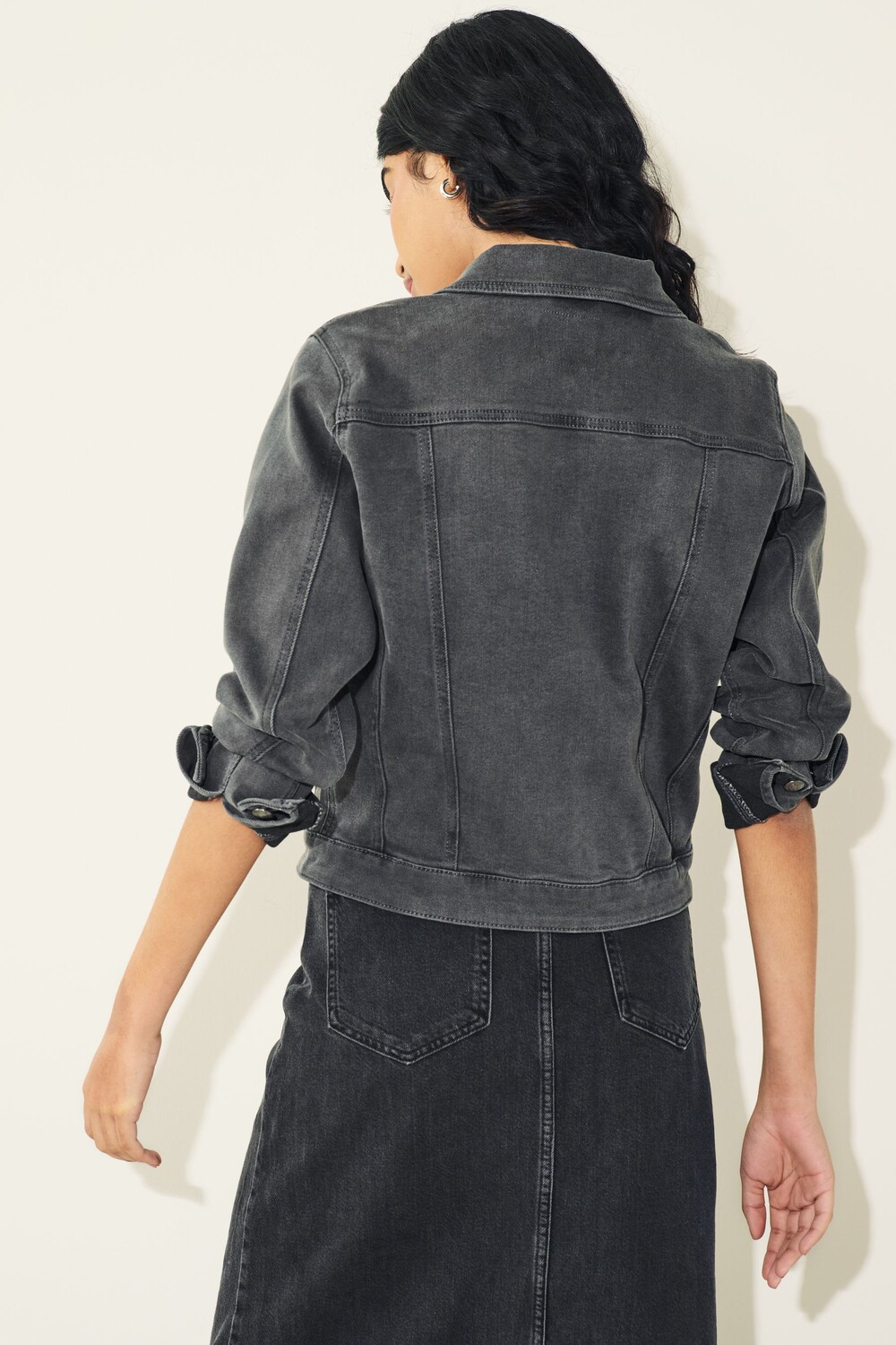 Джинсовая куртка открывающая грудь Next, черный
Джинсовая куртка открывающая грудь Next, черный