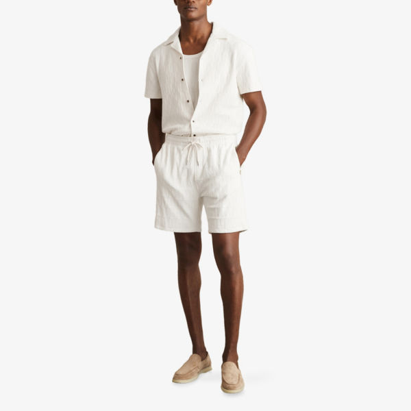 Рубашка Reiss Ackling с кубинским воротником из смесового хлопка, белый
Рубашка Reiss Ackling с кубинским воротником из смесового хлопка, белый