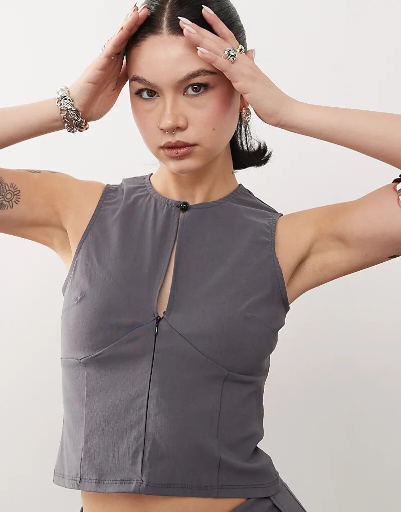 COLLUSION вырезной топ (часть комплекта)
COLLUSION вырезной топ (часть комплекта)