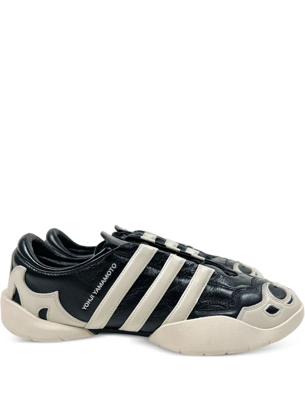 Кроссовки Regu 2002 с полосками Y-3 Adidas, черный
Кроссовки Regu 2002 с полосками Y-3 Adidas, черный
