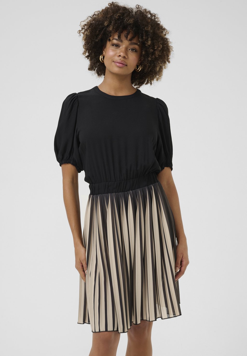 Повседневное платье Culture, черный
Повседневное платье Culture, черный