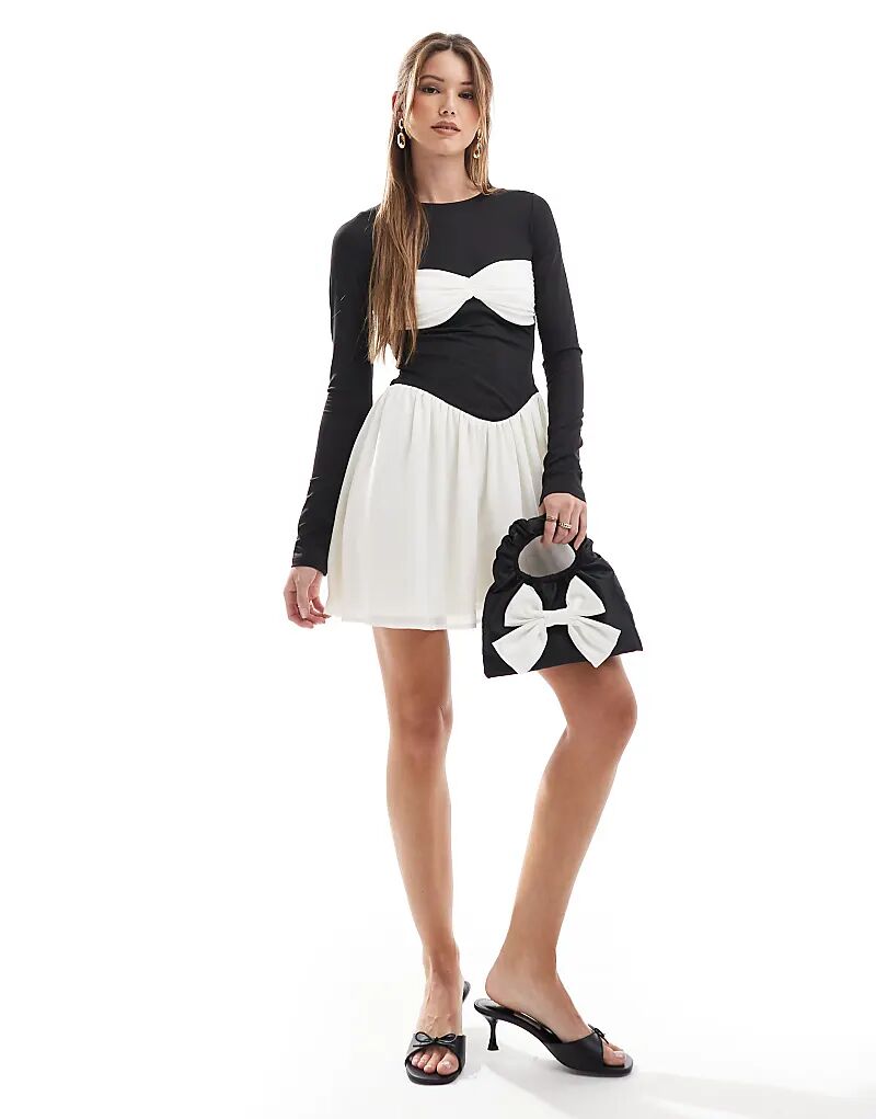 Эксклюзивное мини-платье для фигуристки с контрастной отделкой на груди в черном и белом цвете The Frolic 
Эксклюзивное мини-платье для фигуристки с контрастной отделкой на груди в черном и белом цвете The Frolic
