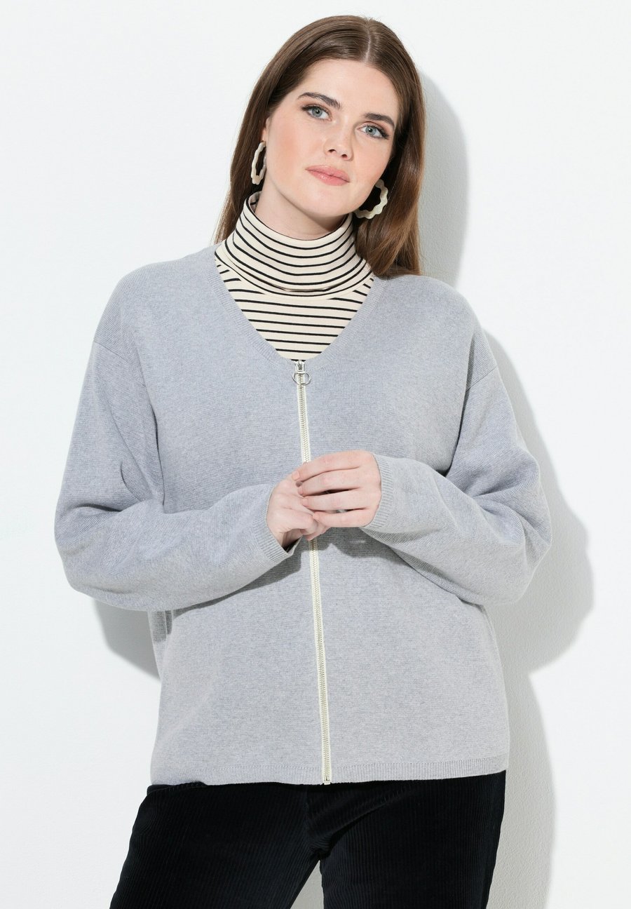 Кардиган Ulla Popken ZIP-UP MILANO, Mottled Grey
Кардиган Ulla Popken ZIP-UP MILANO, Mottled Grey